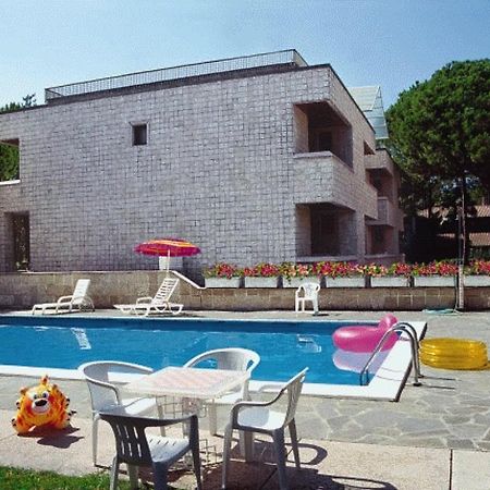 Apartamento Lignano Exclusive With Pool Lignano Sabbiadoro Exterior foto